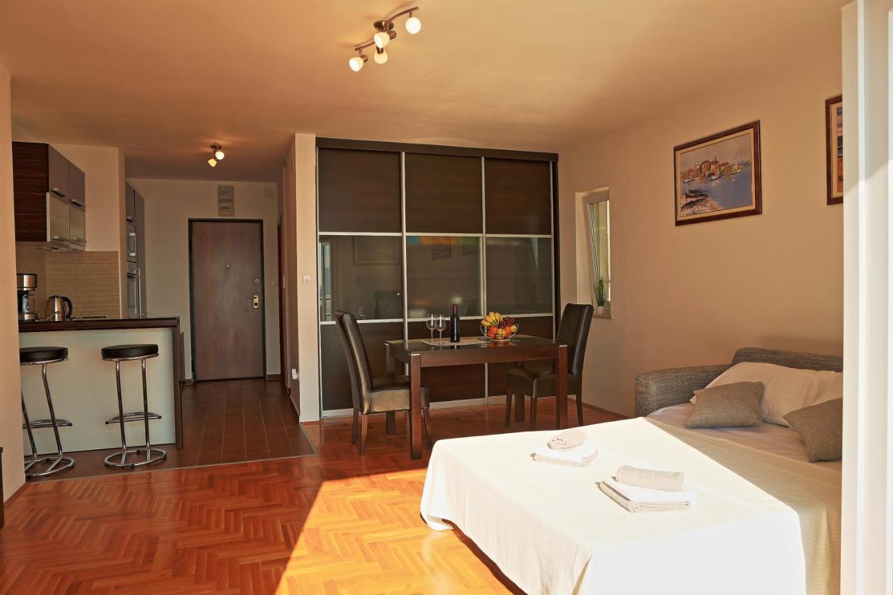 Studio Apartman Luka Senj  Extérieur photo